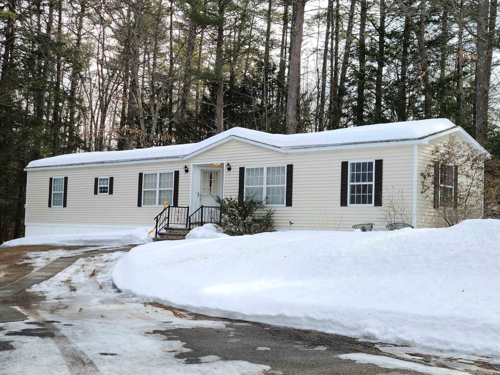 Photo of 7 Bayberry Lane, Wolfeboro, NH 03894 (MLS # 5078404)