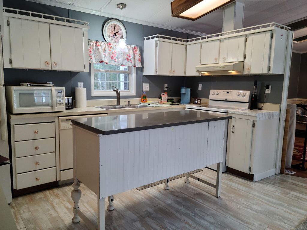 Photo of 7 Bayberry Lane, Wolfeboro, NH 03894 (MLS # 5078404)