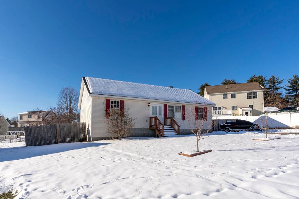 Photo of 76 Sky View Drive, Farmington, NH 03835 (MLS # 5072316)