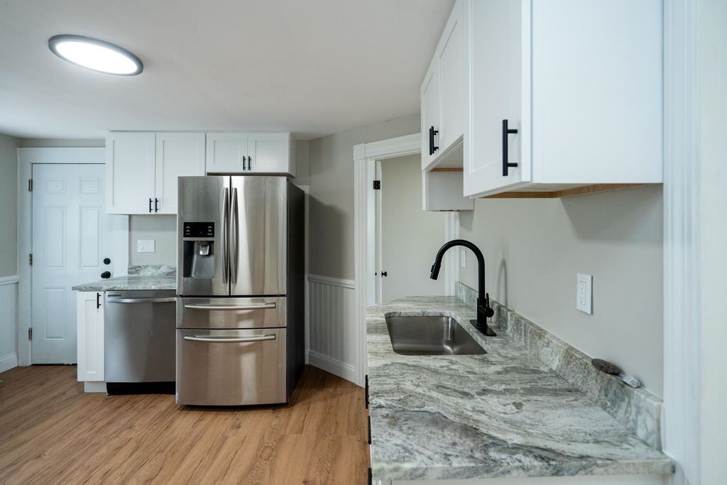 Photo of 124 Huntington Avenue #1, Manchester, NH 03109 (MLS # 5077921)