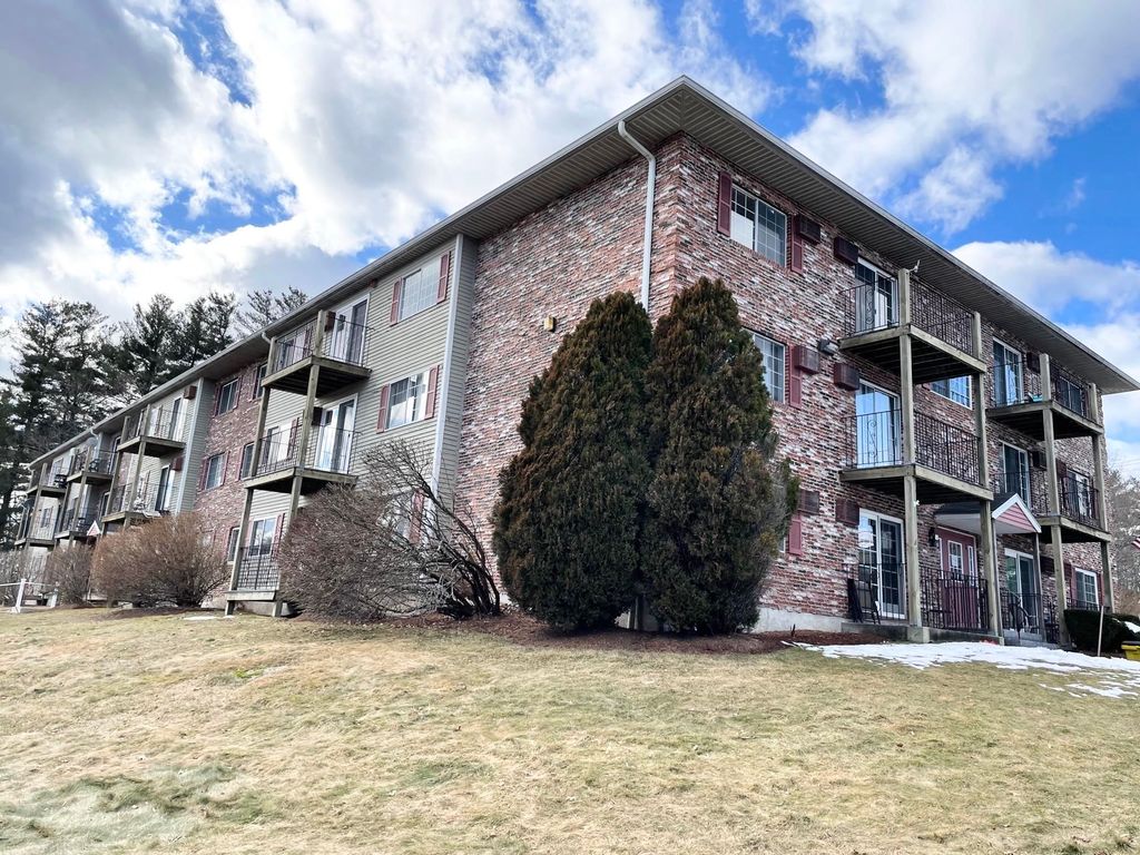 Photo of 1311 Hanover Street #25, Manchester, NH 03103 (MLS # 5077357)