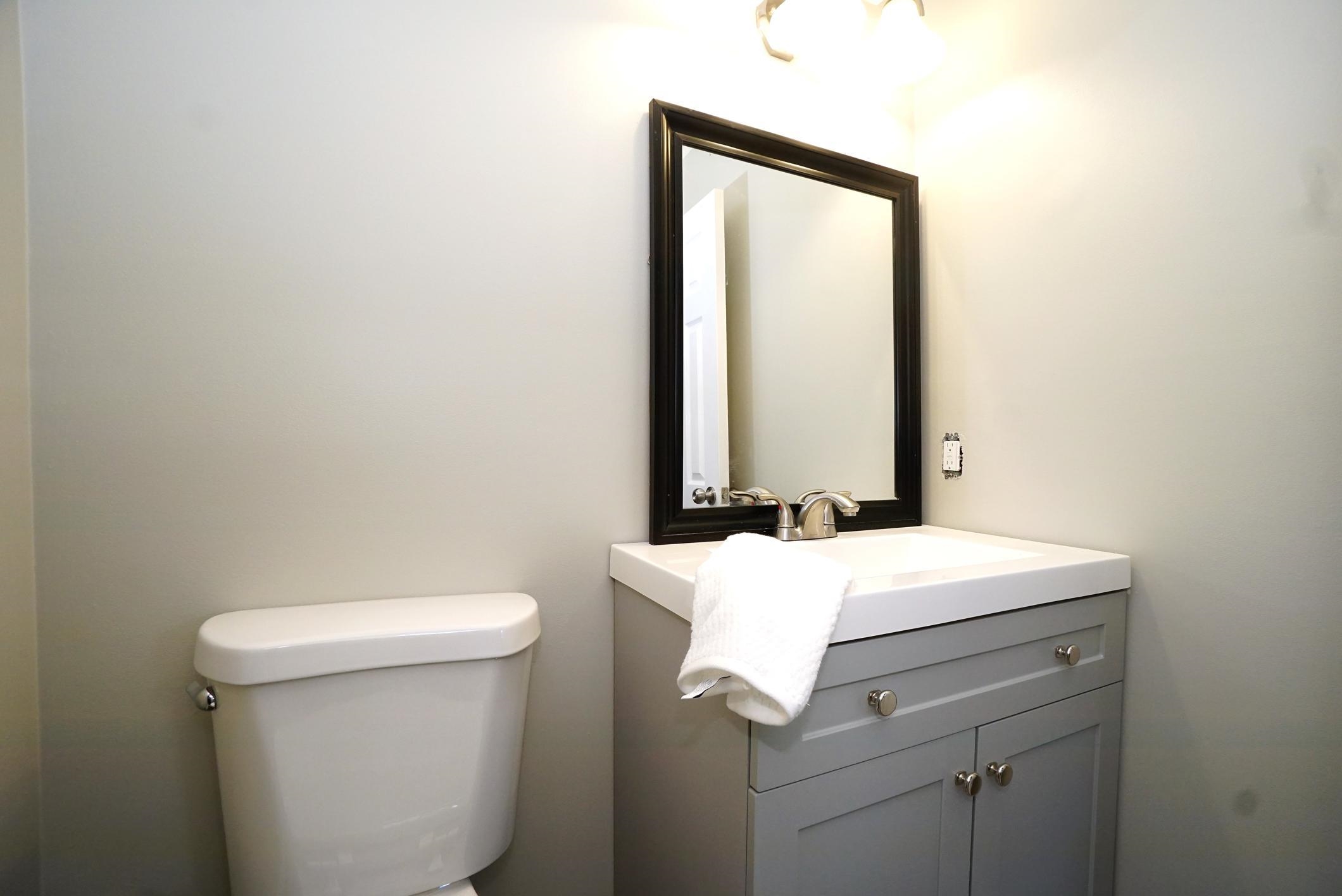 Manchester, New Hampshire 03102, United States, 2 Bedrooms Bedrooms, ,2 BathroomsBathrooms,Residential,Active,213956