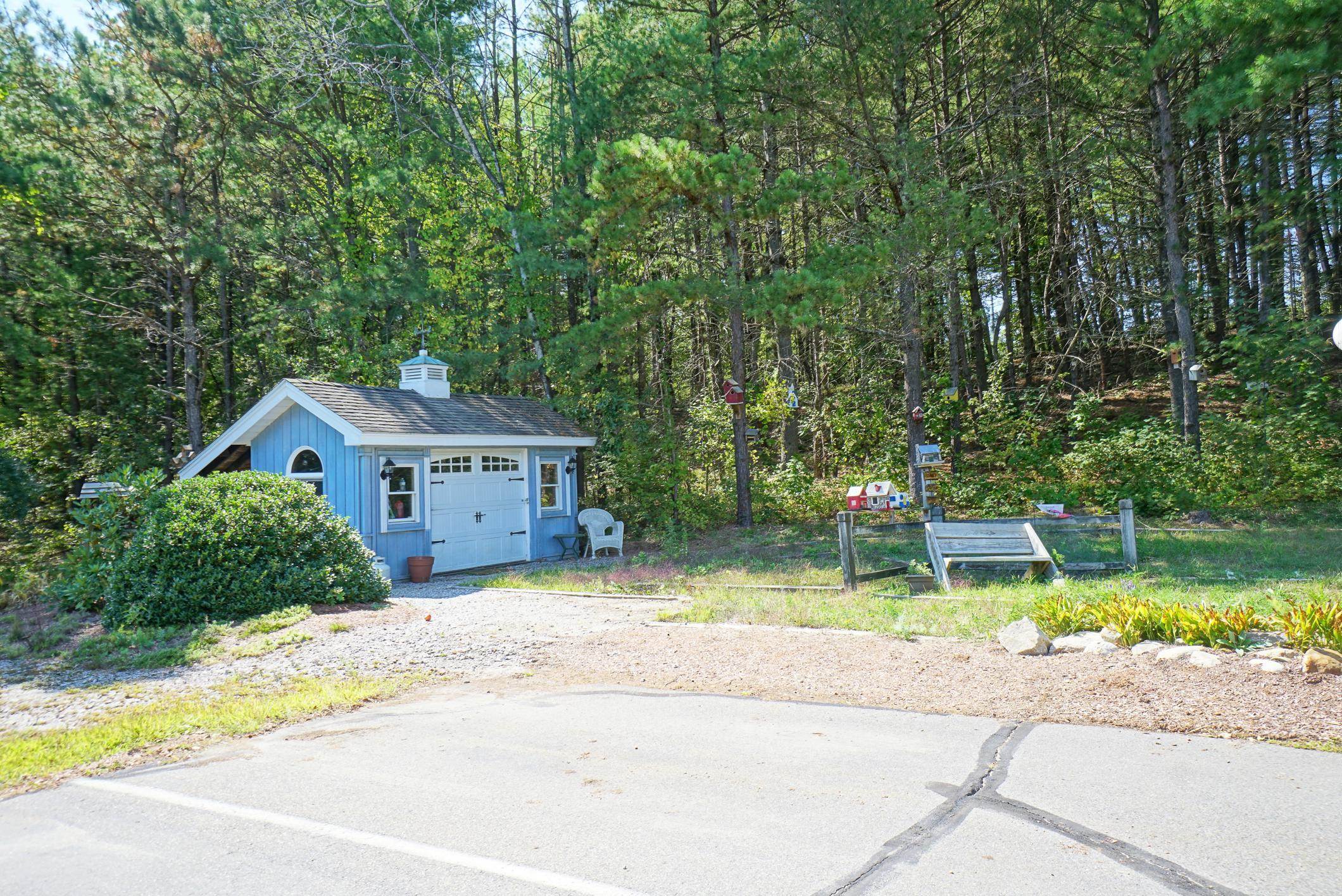 Manchester, New Hampshire 03102, United States, 2 Bedrooms Bedrooms, ,2 BathroomsBathrooms,Residential,Active,213956