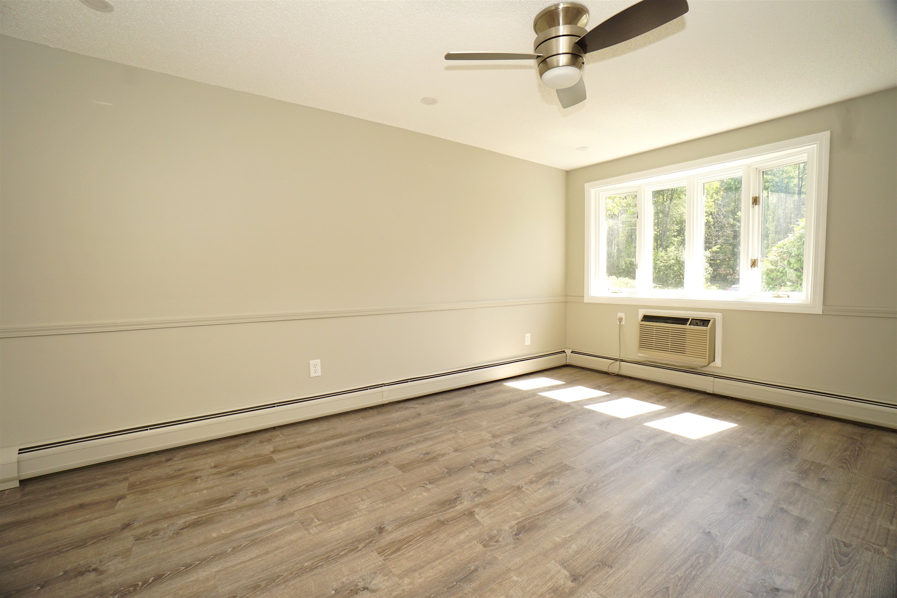 Manchester, New Hampshire 03102, United States, 2 Bedrooms Bedrooms, ,2 BathroomsBathrooms,Residential,Active,213956