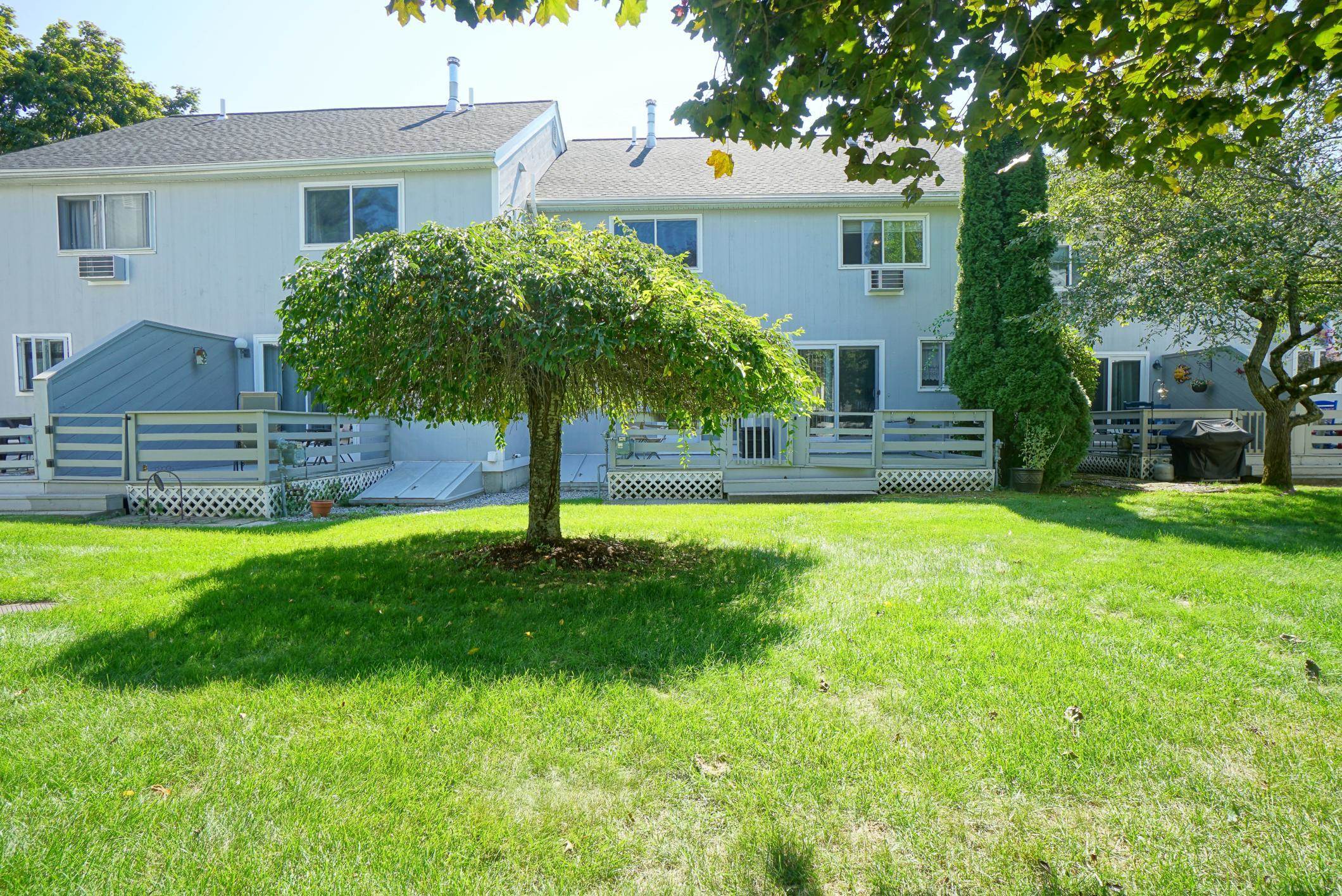 Manchester, New Hampshire 03102, United States, 2 Bedrooms Bedrooms, ,2 BathroomsBathrooms,Residential,Active,213956