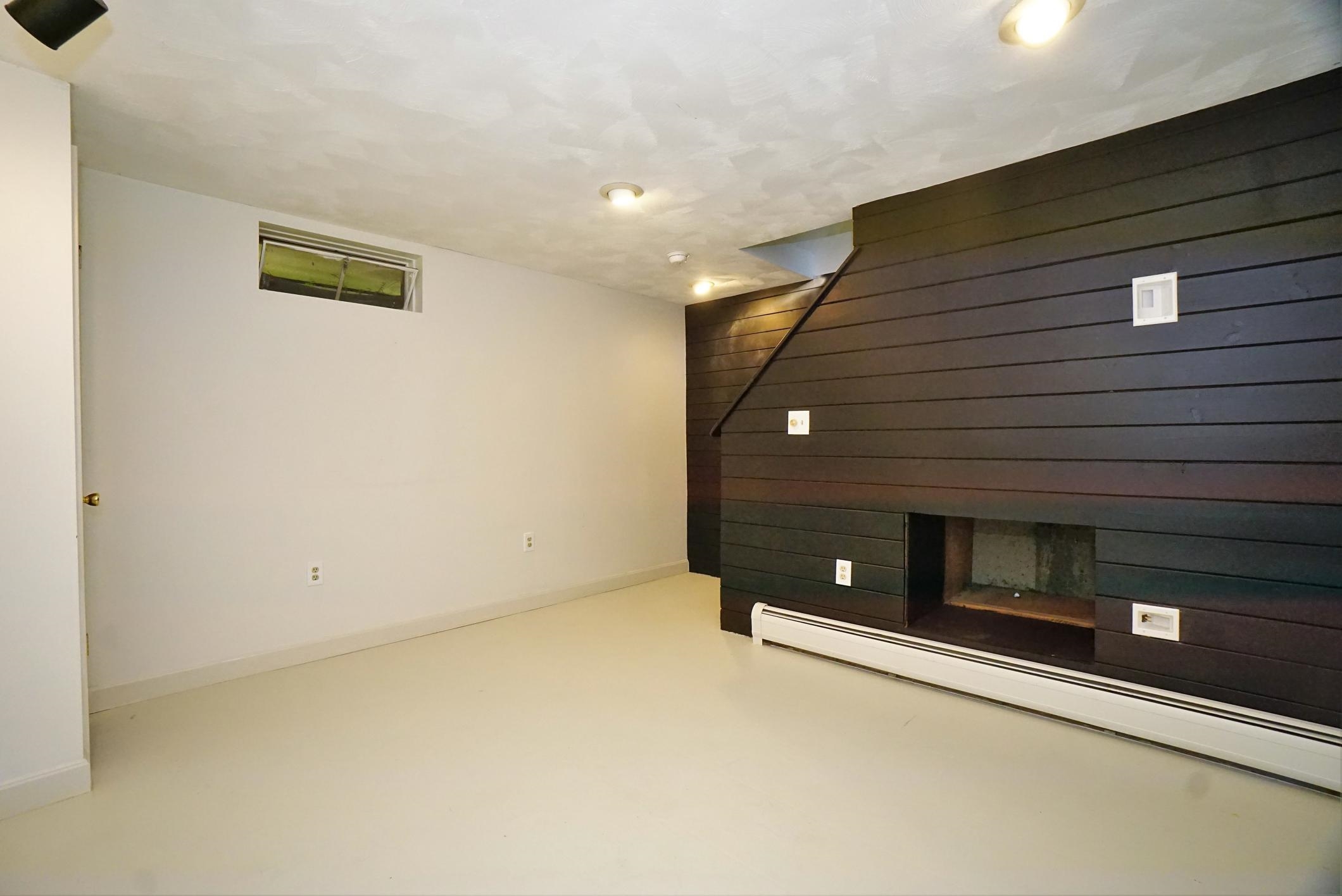 Manchester, New Hampshire 03102, United States, 2 Bedrooms Bedrooms, ,2 BathroomsBathrooms,Residential,Active,213956