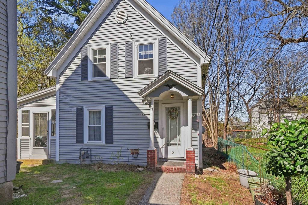 Photo of 3 Maple Avenue, Hudson, NH 03051 (MLS # 5086077)