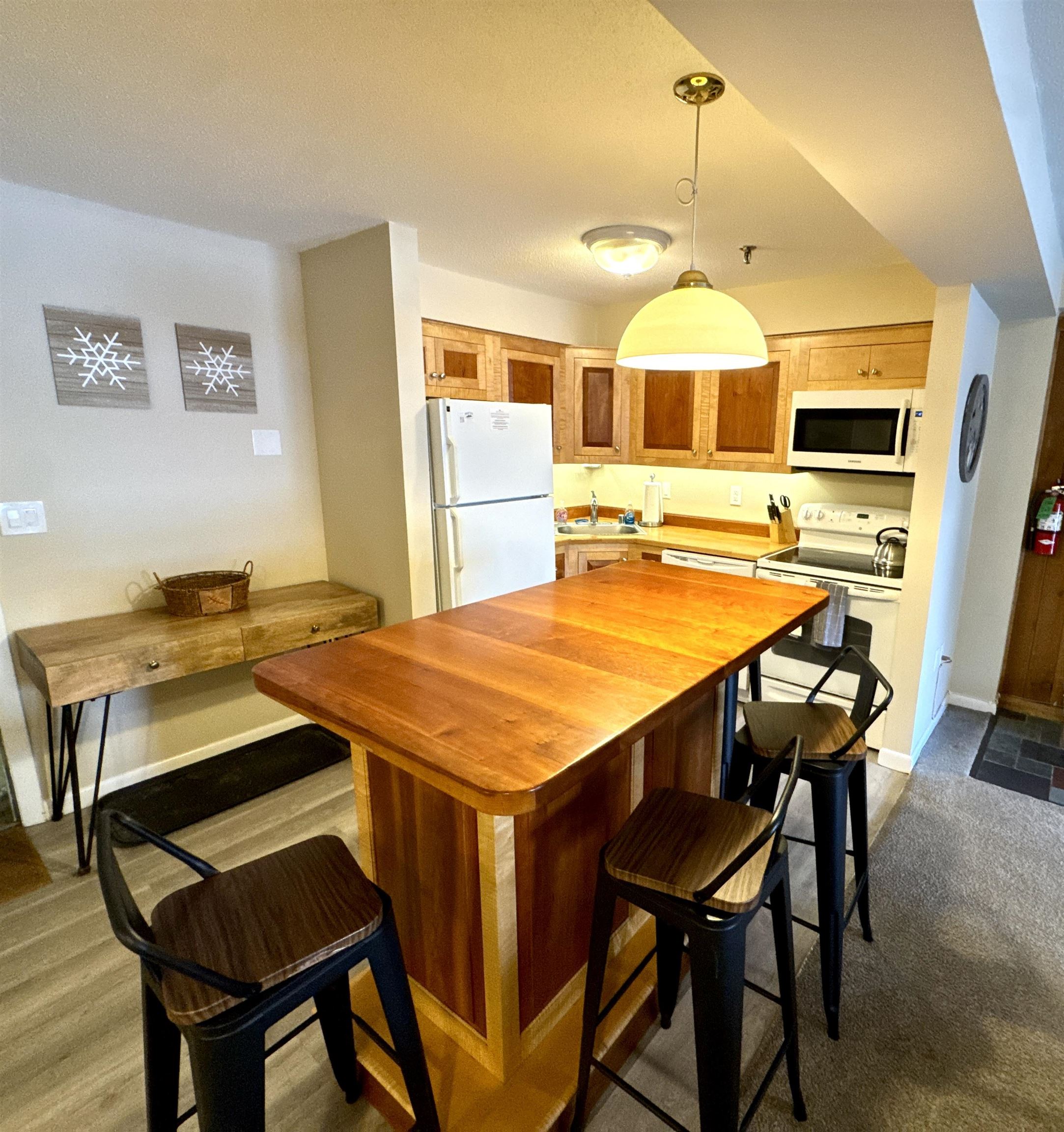 133 East Mountain Road 3A2