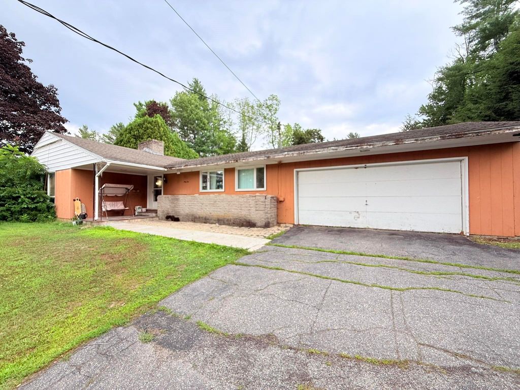 Photo of 62 Ridge Avenue, Claremont, NH 03743 (MLS # 5055378)