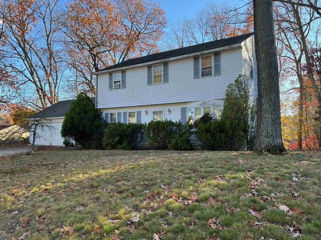 Photo of 19 Dunloggin Road, Nashua, NH 03063 (MLS # 5069054)