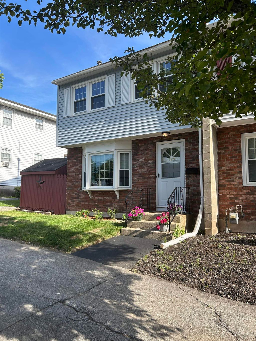 Photo of 129 Laurel Street, Manchester, NH 03103 (MLS # 5060726)