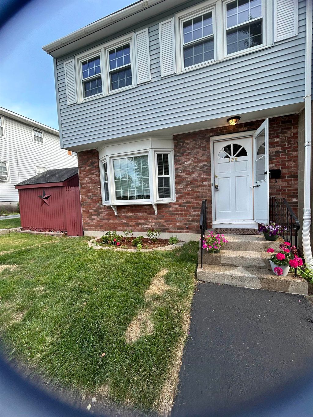 Photo of 129 Laurel Street, Manchester, NH 03103 (MLS # 5060726)