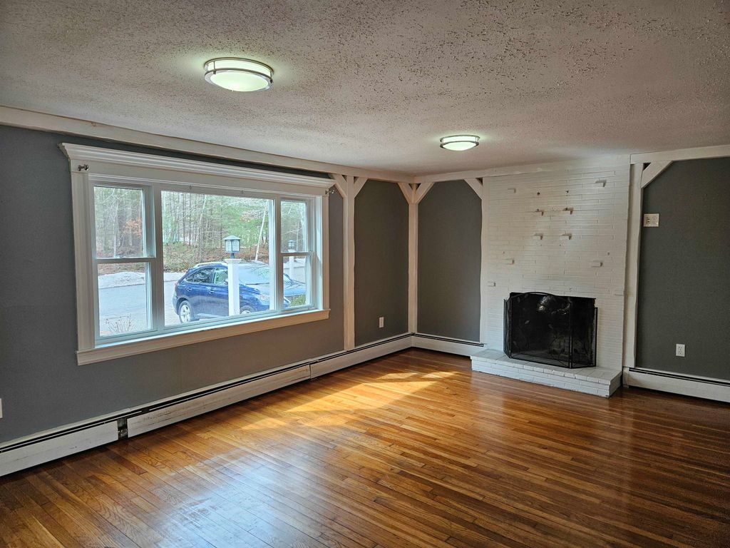 Photo of 4 Fran Avenue, Plaistow, NH 03865 (MLS # 5081450)