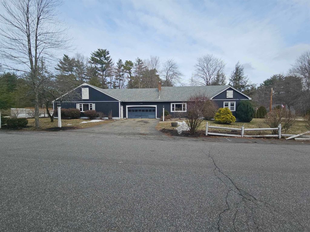 Photo of 4 Fran Avenue, Plaistow, NH 03865 (MLS # 5081450)
