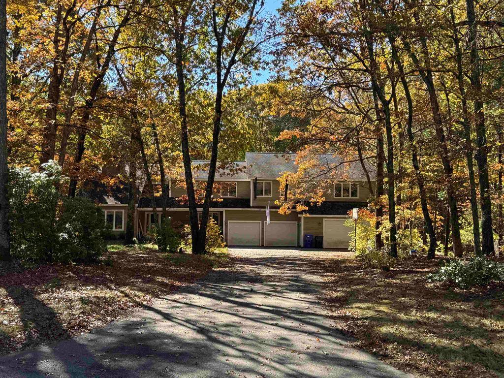 Photo of 30 Schaeffer Circle, Hudson, NH 03051 (MLS # 5066877)