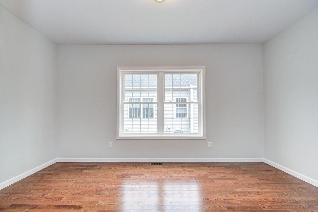 Pelham, New Hampshire 03076, United States, 2 Bedrooms Bedrooms, ,2 BathroomsBathrooms,Residential,Active,114926