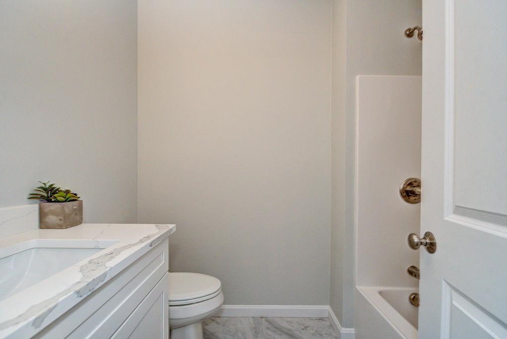 Pelham, New Hampshire 03076, United States, 2 Bedrooms Bedrooms, ,2 BathroomsBathrooms,Residential,Active,114926