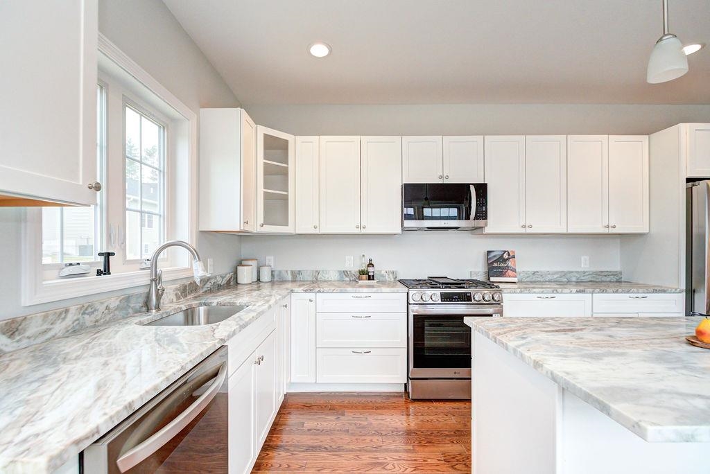 Pelham, New Hampshire 03076, United States, 2 Bedrooms Bedrooms, ,2 BathroomsBathrooms,Residential,Active,114926