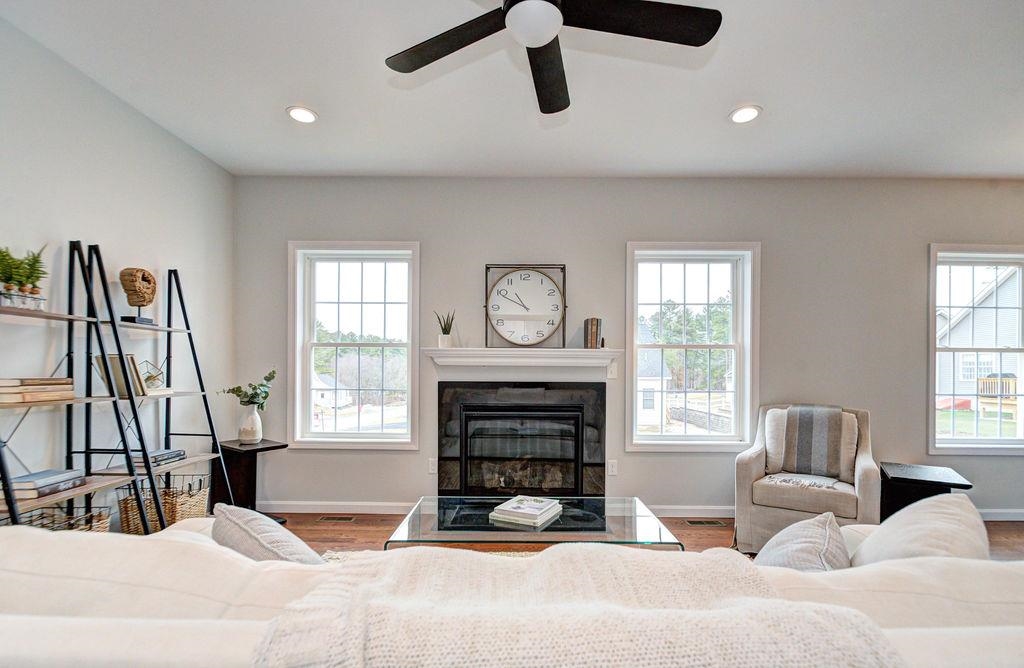 Pelham, New Hampshire 03076, United States, 2 Bedrooms Bedrooms, ,2 BathroomsBathrooms,Residential,Active,114926