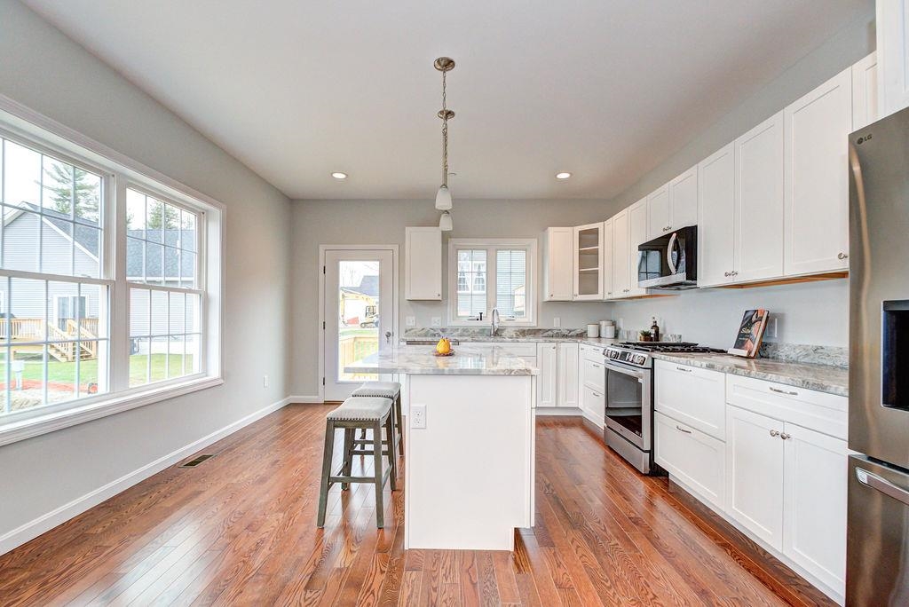 Pelham, New Hampshire 03076, United States, 2 Bedrooms Bedrooms, ,2 BathroomsBathrooms,Residential,Active,114926