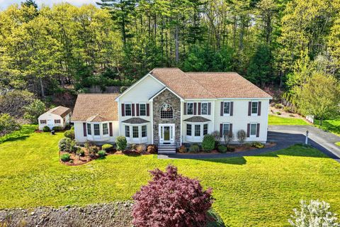 Photo of 5 Cobblestone Road, Pelham, NH 03076 (MLS # 5088880)