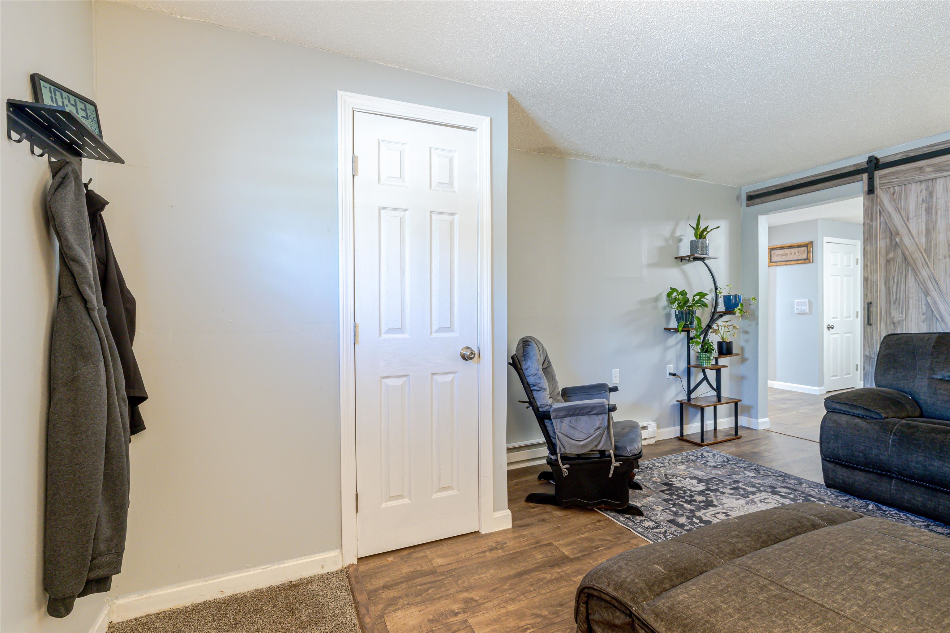 12 E Side Drive 406