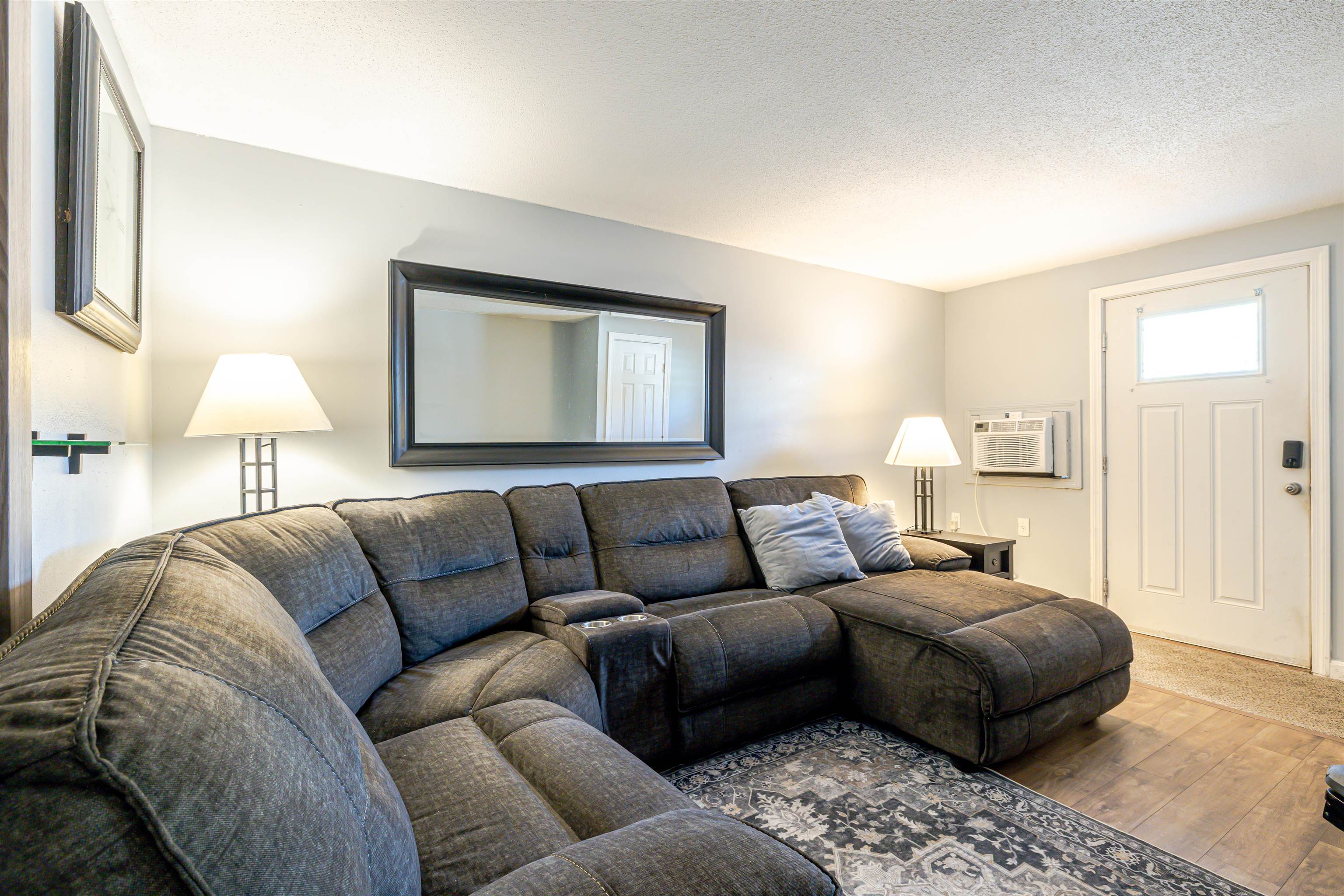 12 E Side Drive 406