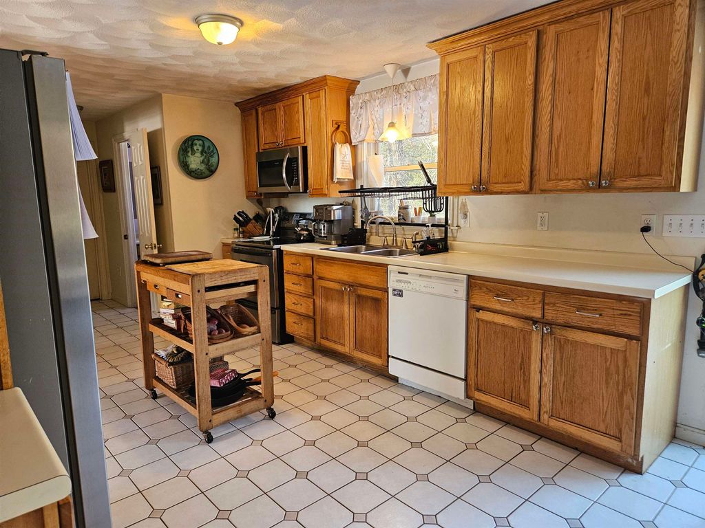 Photo of 7 Chapman Way, Exeter, NH 03833 (MLS # 5078412)