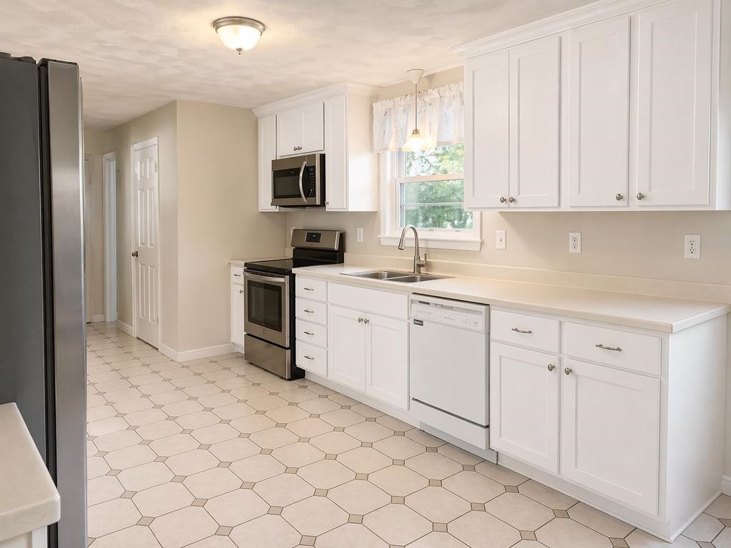 Photo of 7 Chapman Way, Exeter, NH 03833 (MLS # 5078412)