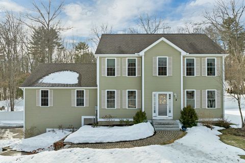Photo of 4 Heron Drive, Litchfield, NH 03052 (MLS # 5078932)