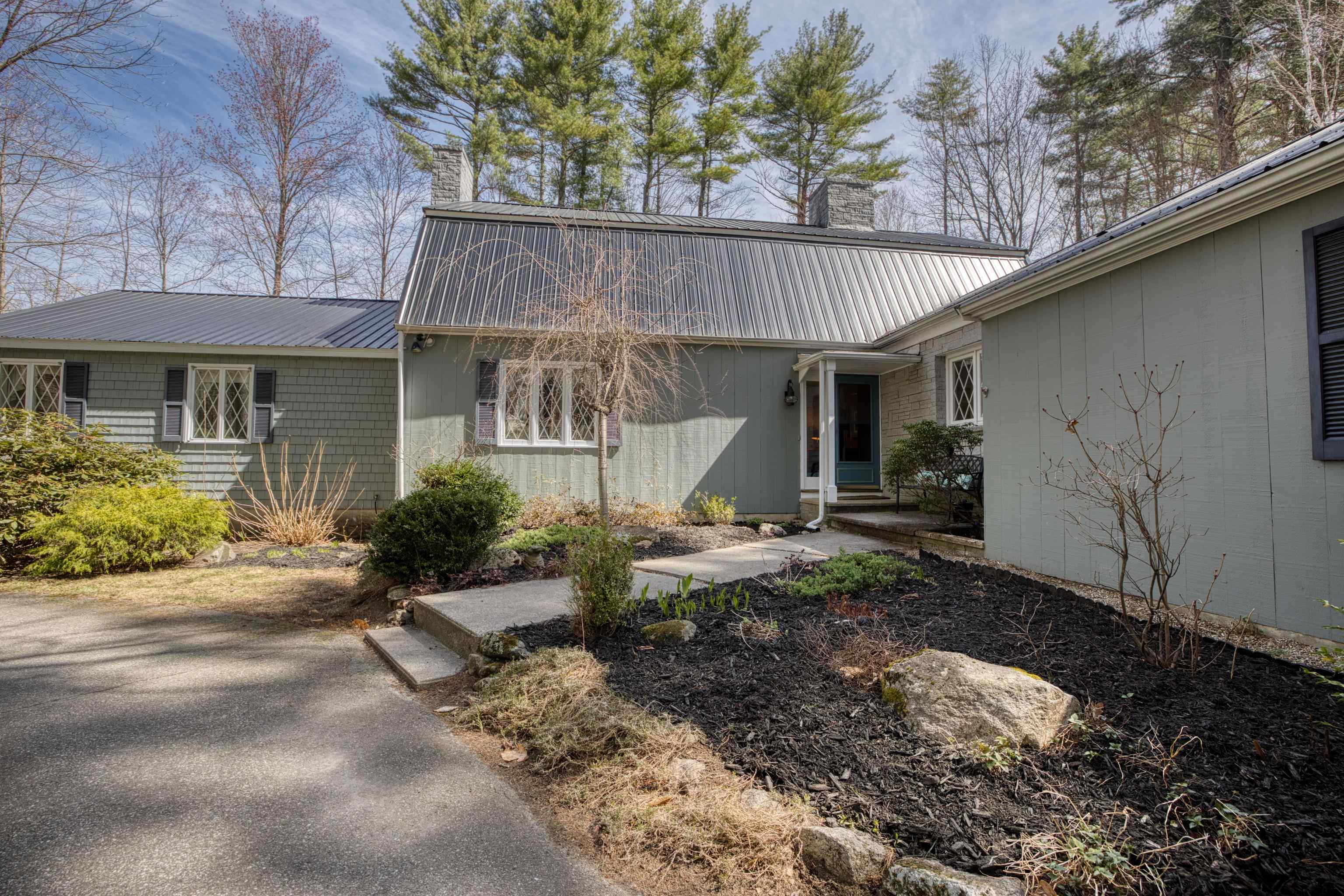 11 Robin Acres Drive