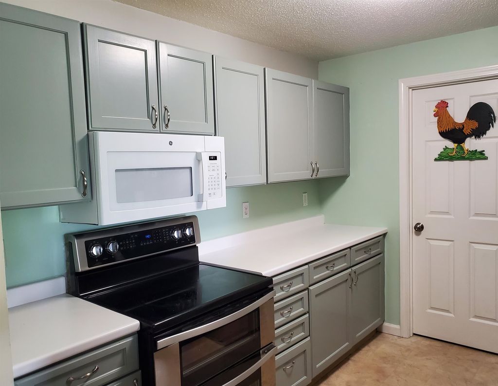 Photo of 15 Windsor Court #G, Keene, NH 03431 (MLS # 5063593)
