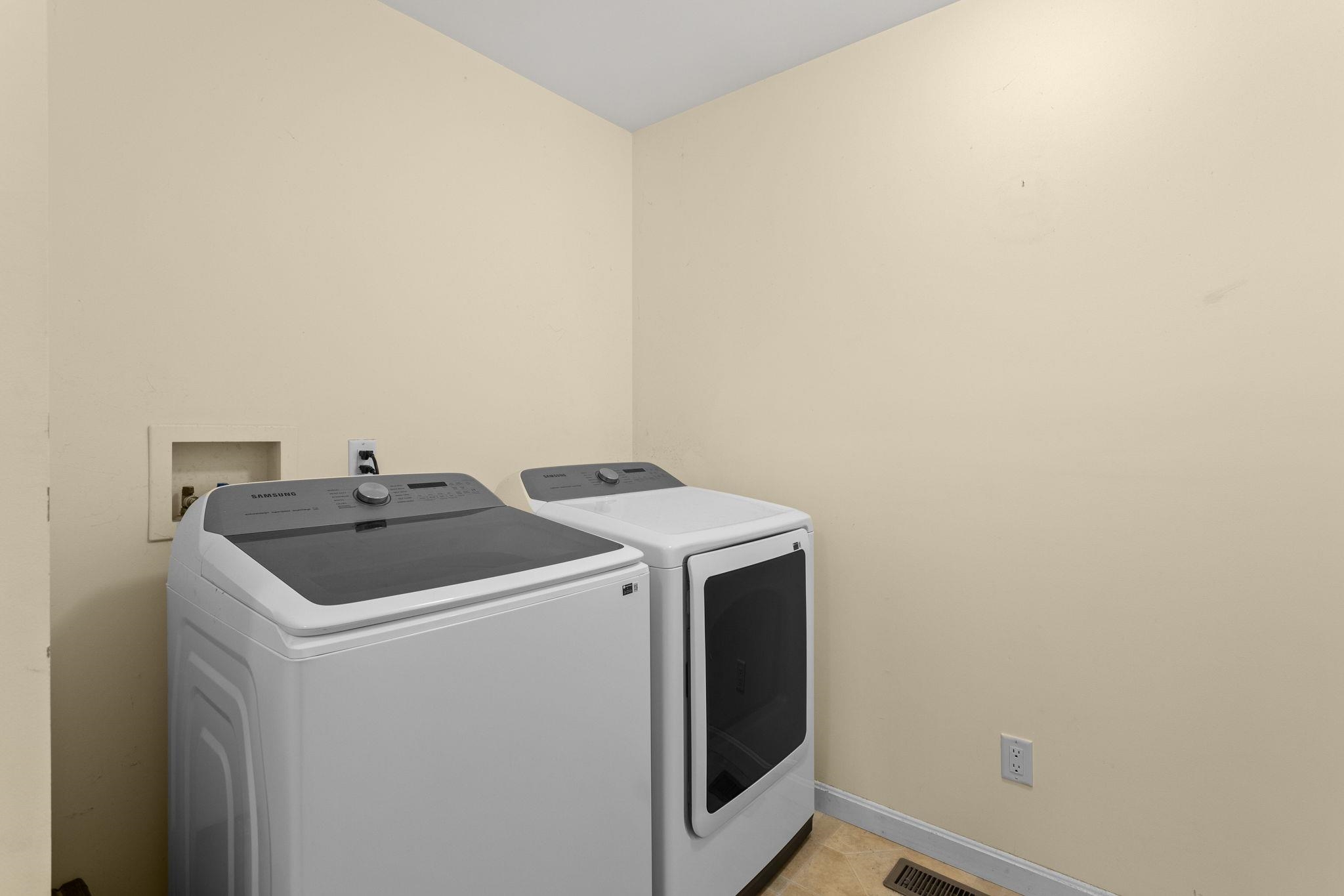 Chichester, New Hampshire 03258, United States, 3 Bedrooms Bedrooms, ,3 BathroomsBathrooms,Residential,Active,208290