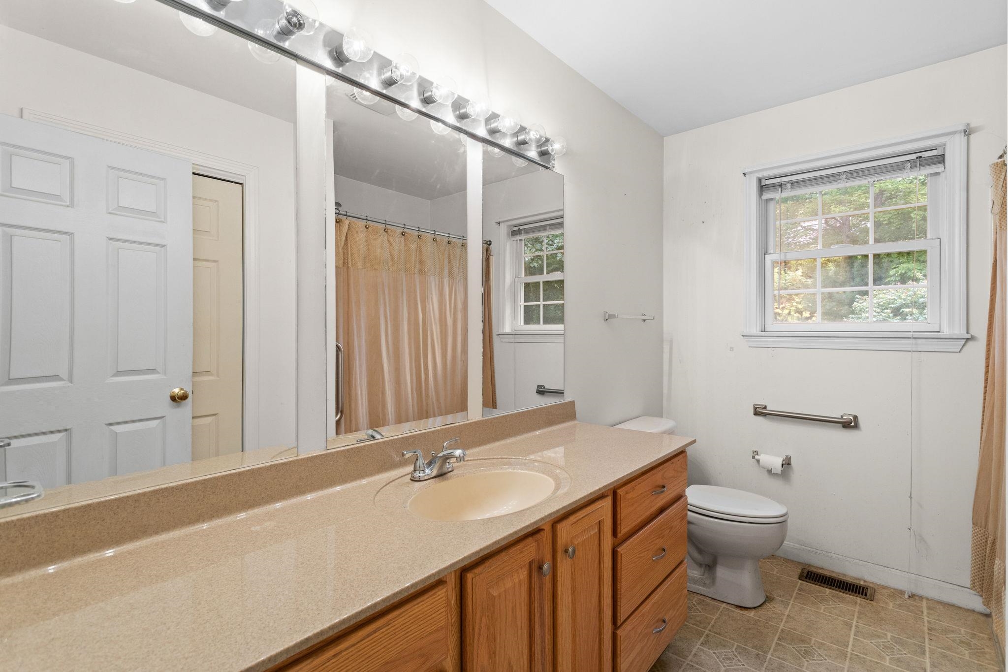 Chichester, New Hampshire 03258, United States, 3 Bedrooms Bedrooms, ,3 BathroomsBathrooms,Residential,Active,208290