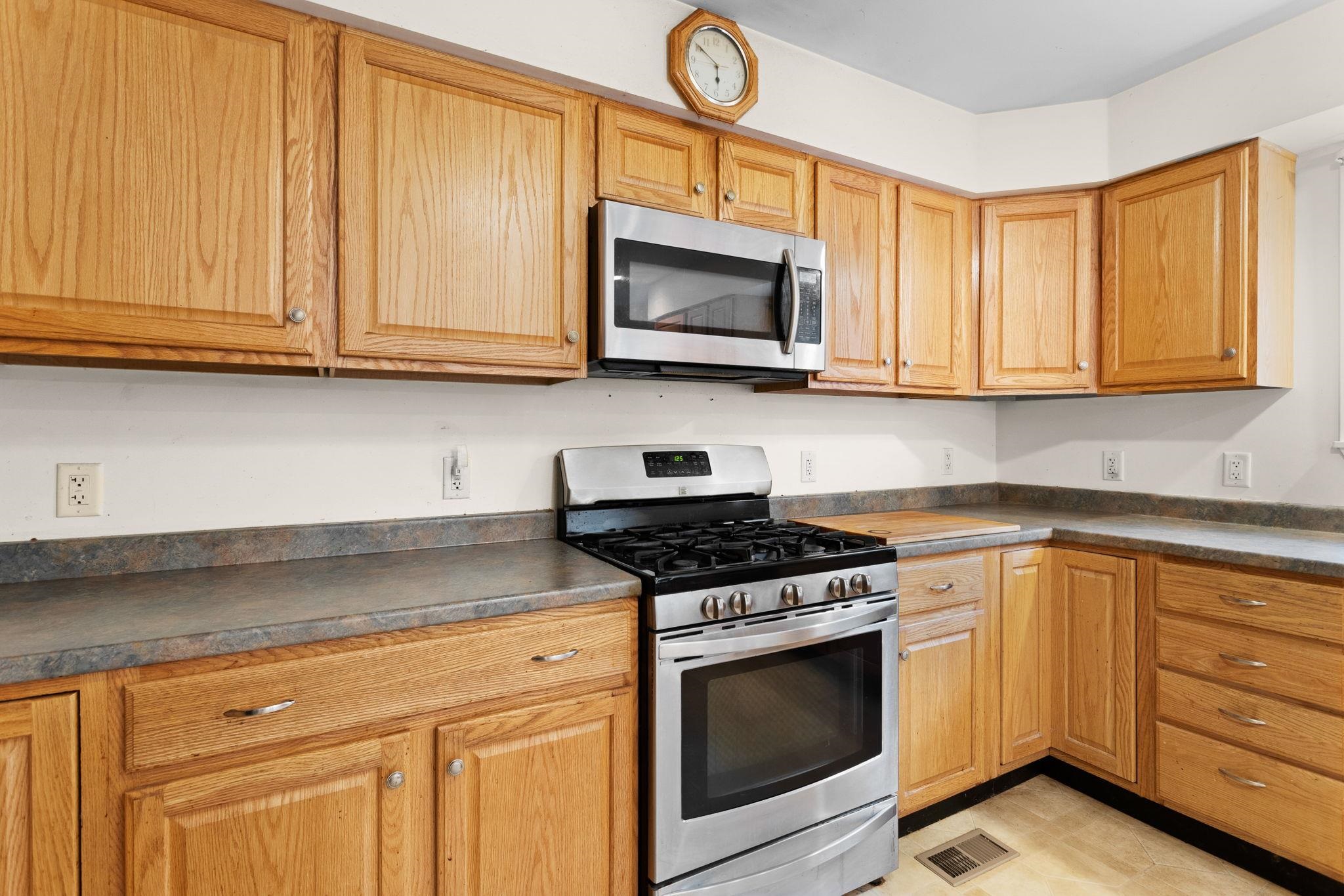 Chichester, New Hampshire 03258, United States, 3 Bedrooms Bedrooms, ,3 BathroomsBathrooms,Residential,Active,208290