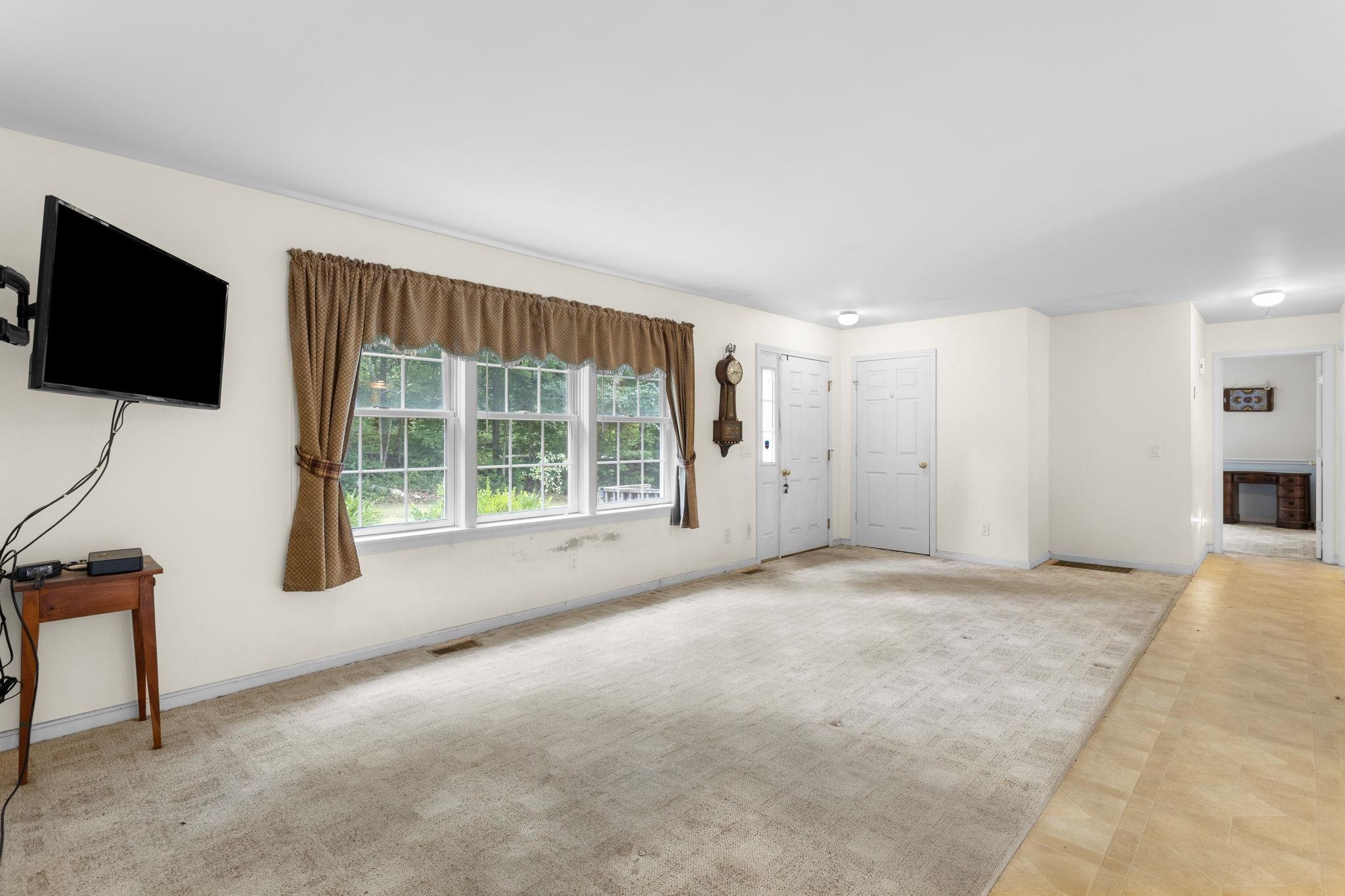 Chichester, New Hampshire 03258, United States, 3 Bedrooms Bedrooms, ,3 BathroomsBathrooms,Residential,Active,208290