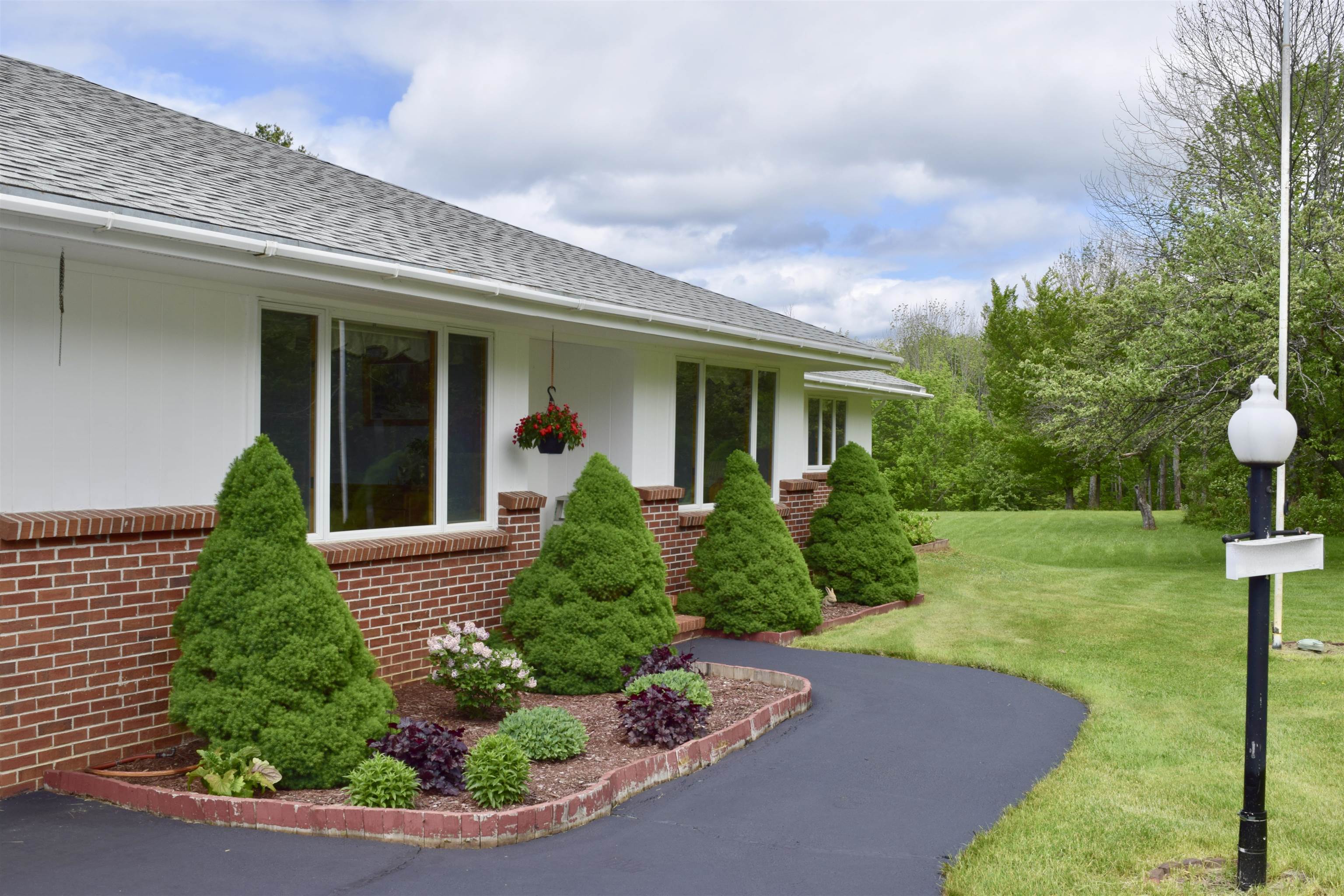 402 Pinnnacle Hill Road