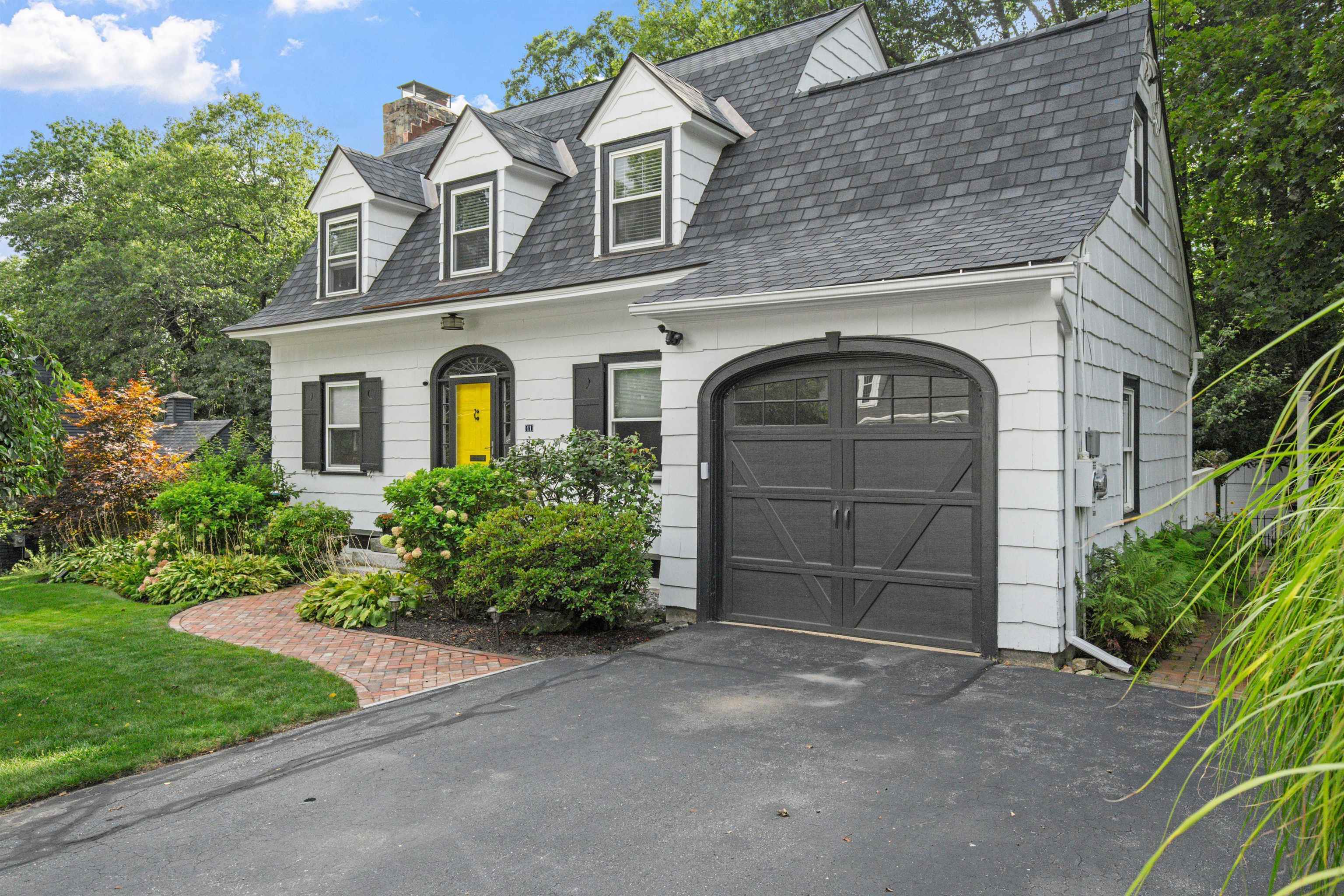 11 Pleasant View Avenue