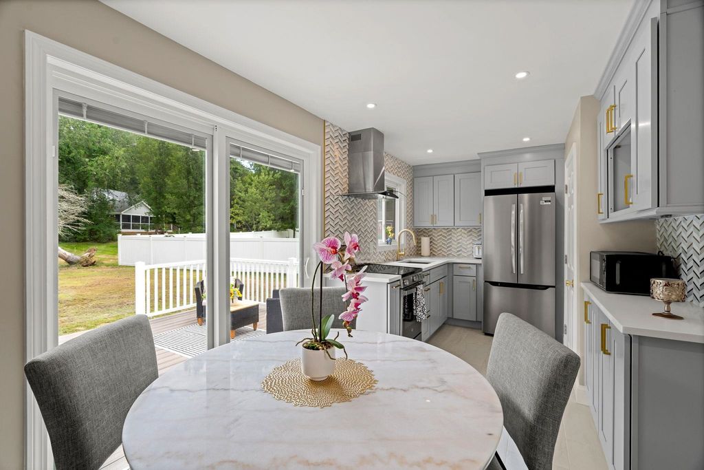 Photo of 15 Kingston Road, Plaistow, NH 03865 (MLS # 5058630)