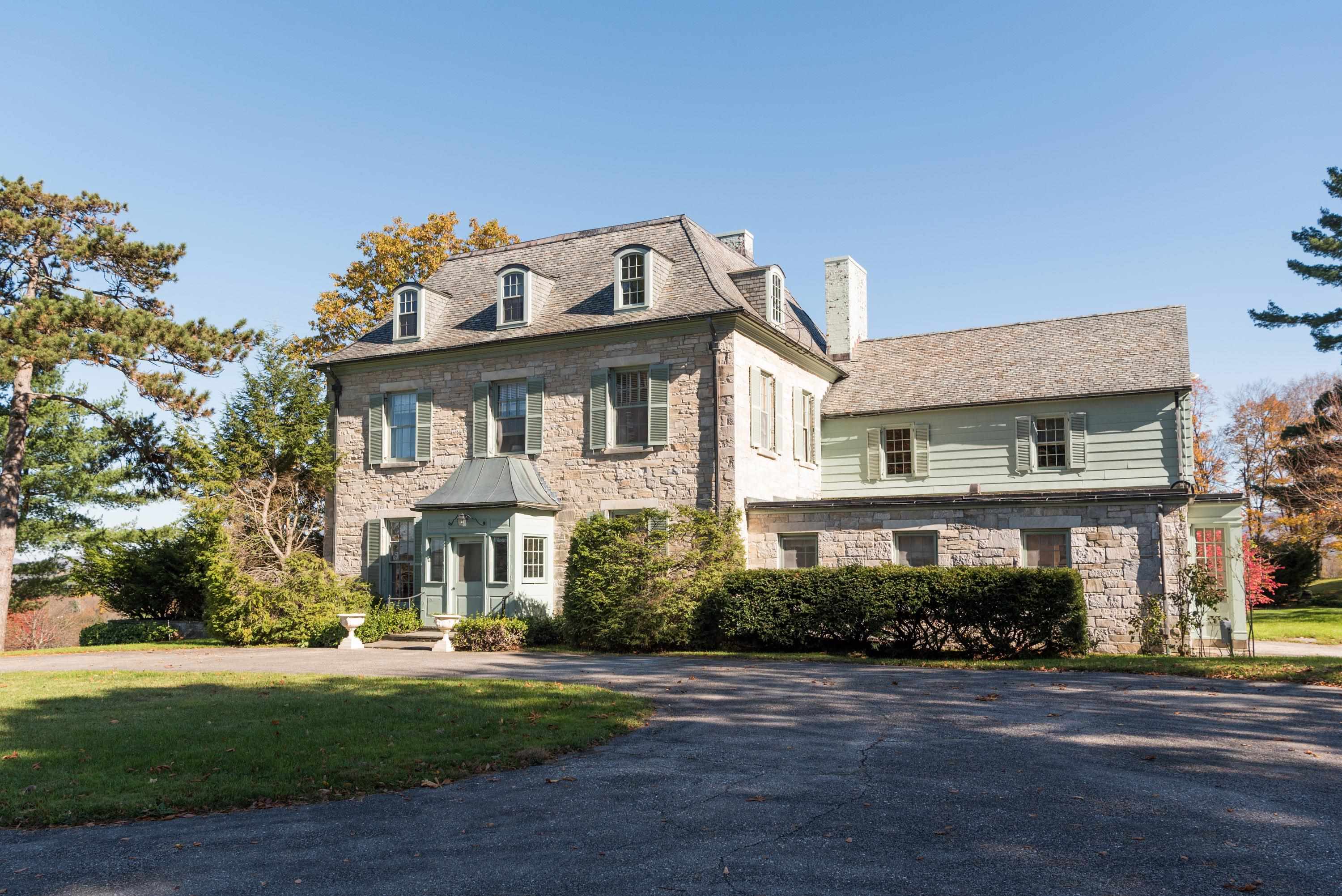 1086 West Road