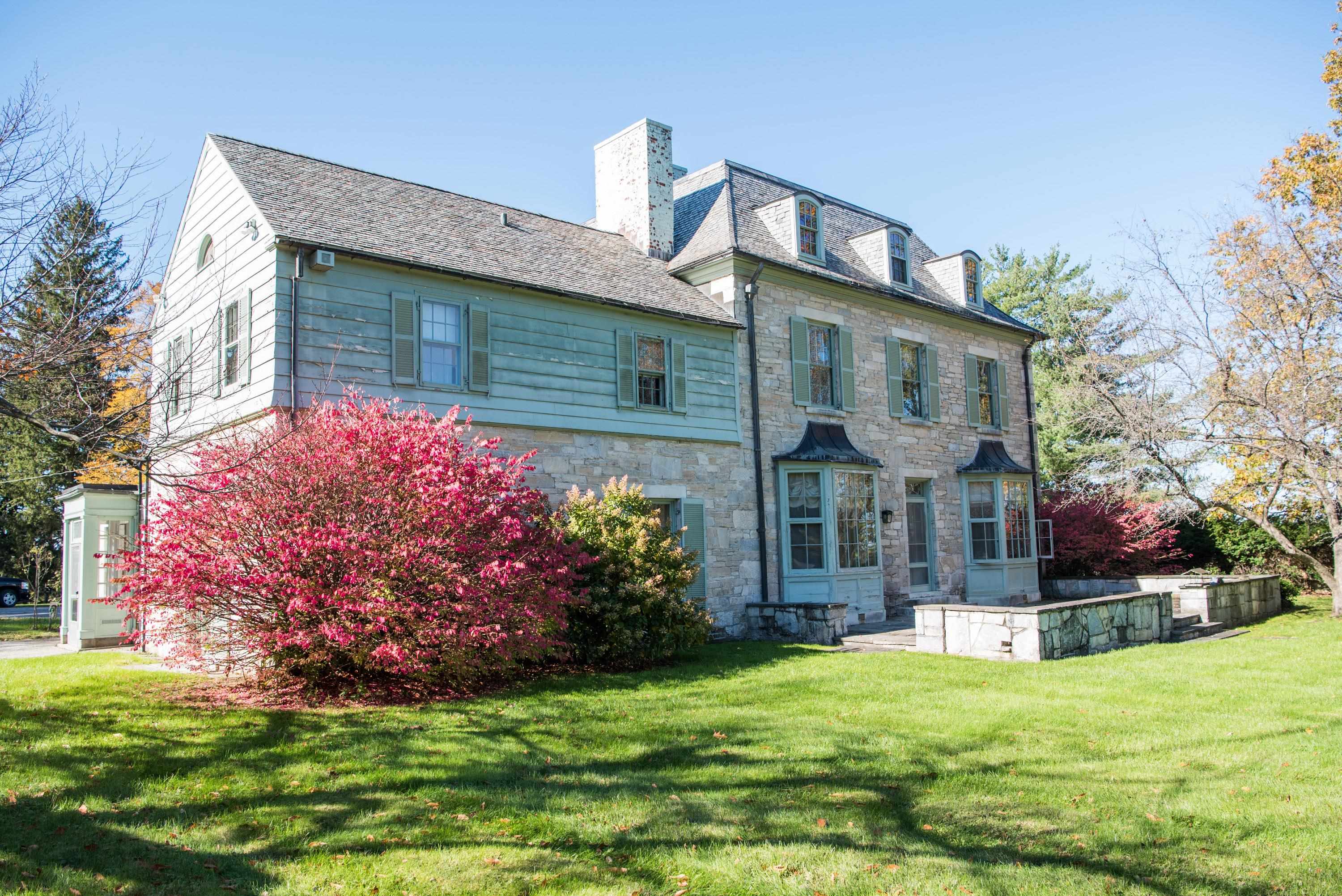 1086 West Road