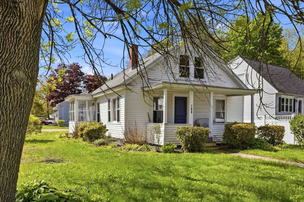 Photo of 154 Oneida Street, Manchester, NH 03102 (MLS # 5089044)