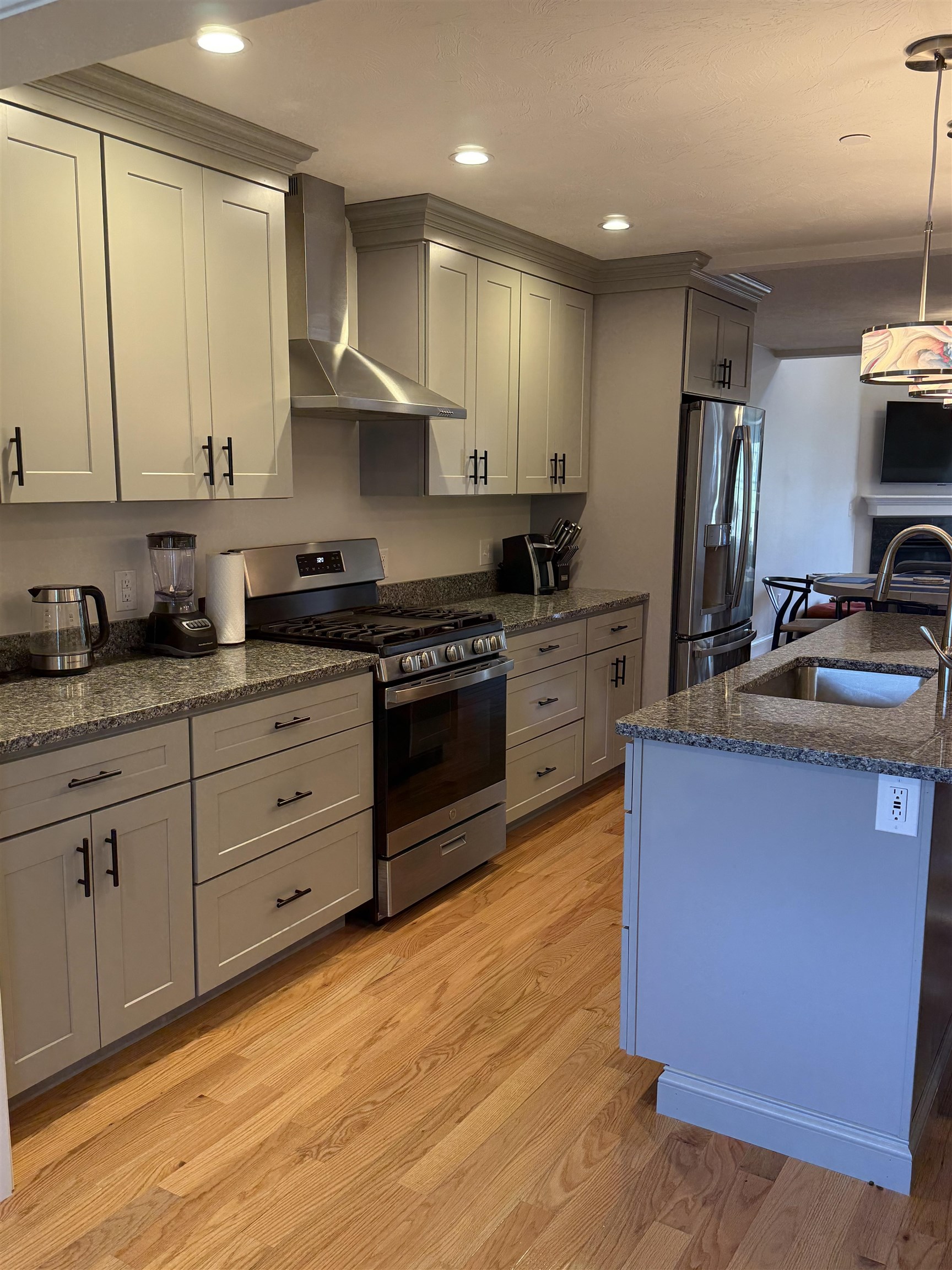 Meredith, New Hampshire 03253, United States, 4 Bedrooms Bedrooms, ,2 BathroomsBathrooms,Residential,Active,230735