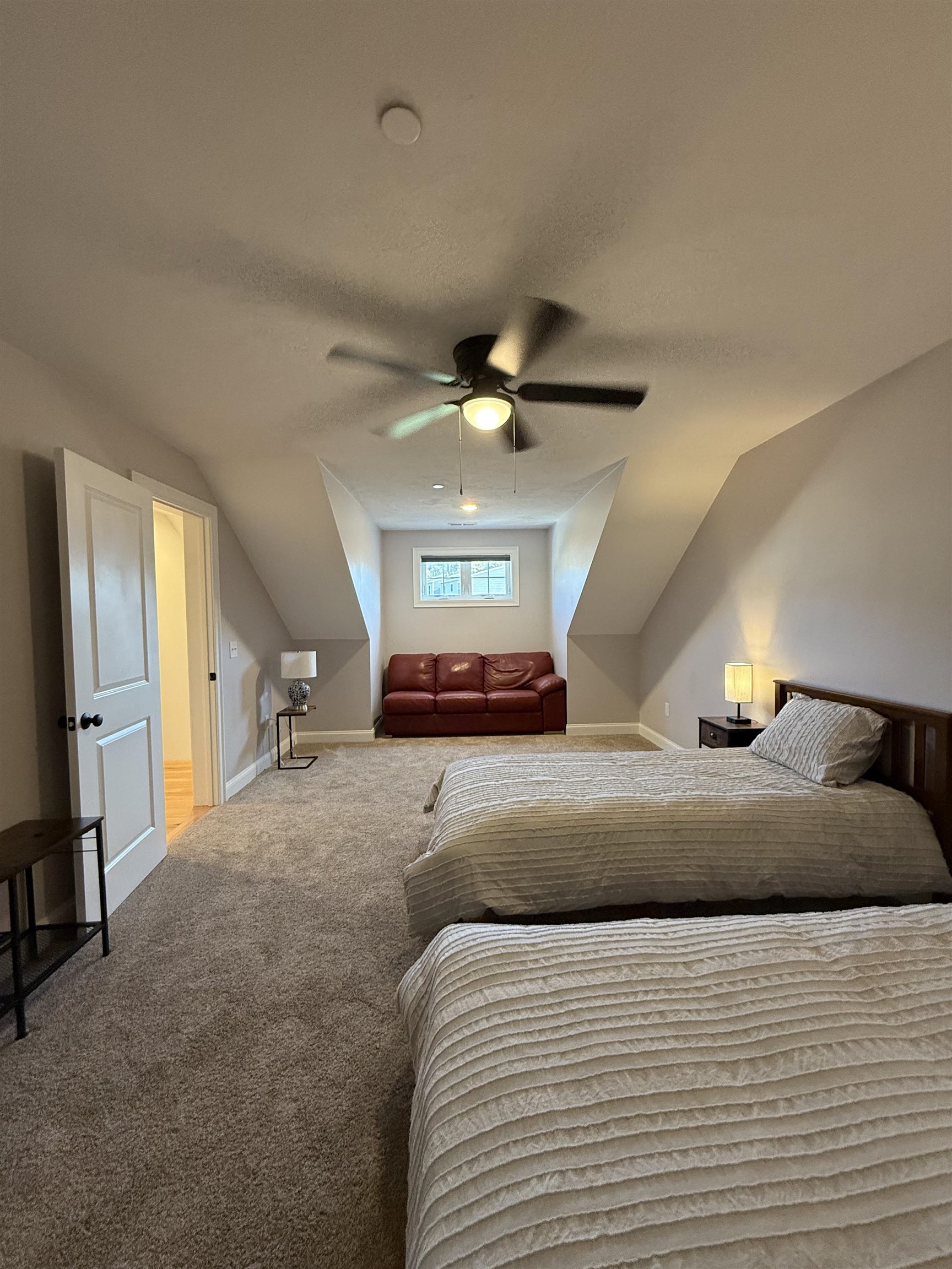 Meredith, New Hampshire 03253, United States, 4 Bedrooms Bedrooms, ,2 BathroomsBathrooms,Residential,Active,230735