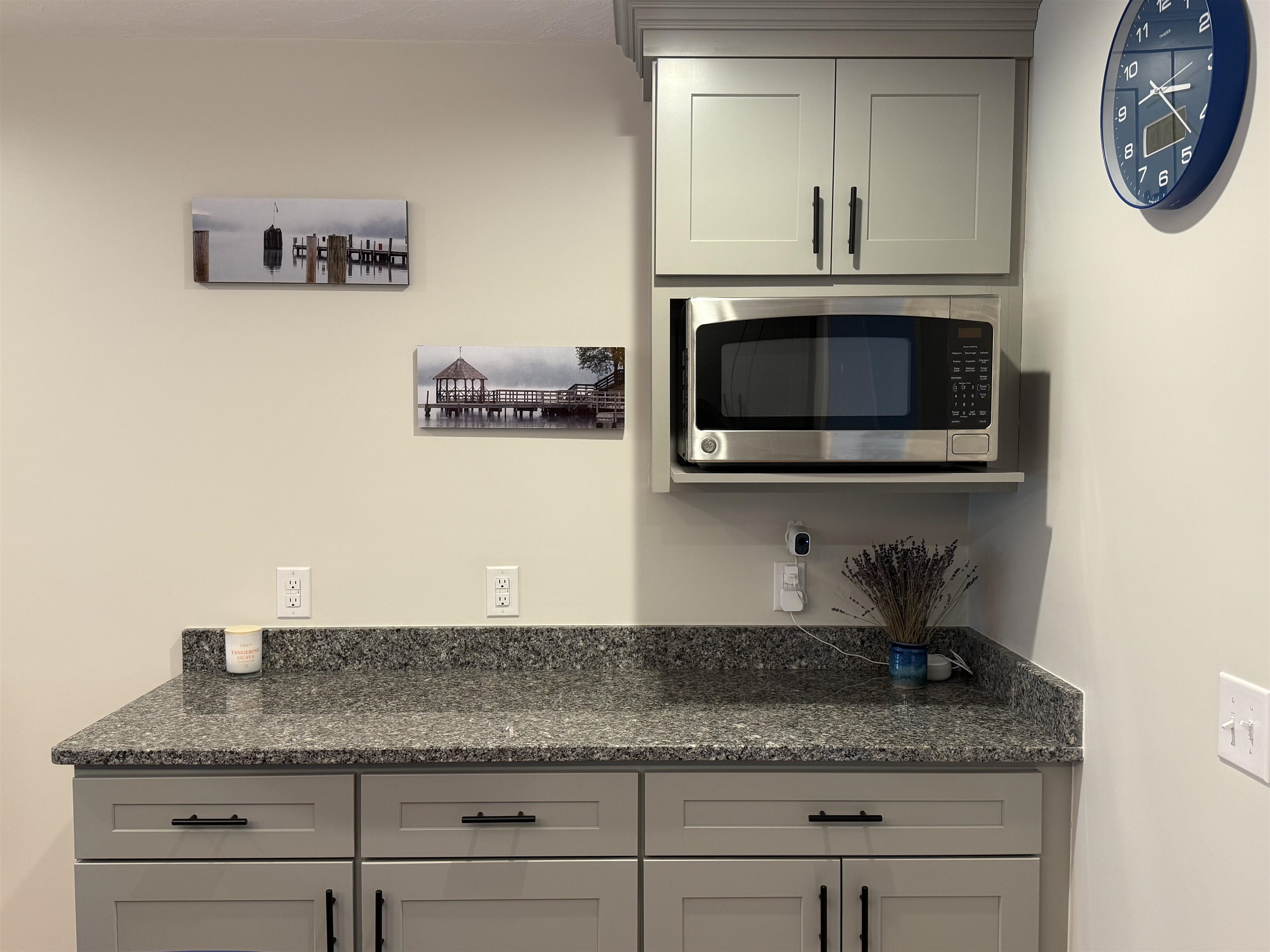 Meredith, New Hampshire 03253, United States, 4 Bedrooms Bedrooms, ,2 BathroomsBathrooms,Residential,Active,230735