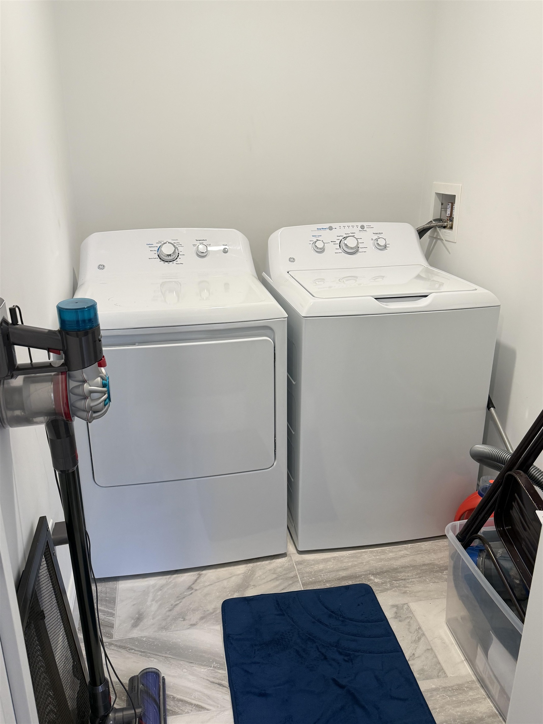 Meredith, New Hampshire 03253, United States, 4 Bedrooms Bedrooms, ,2 BathroomsBathrooms,Residential,Active,230735