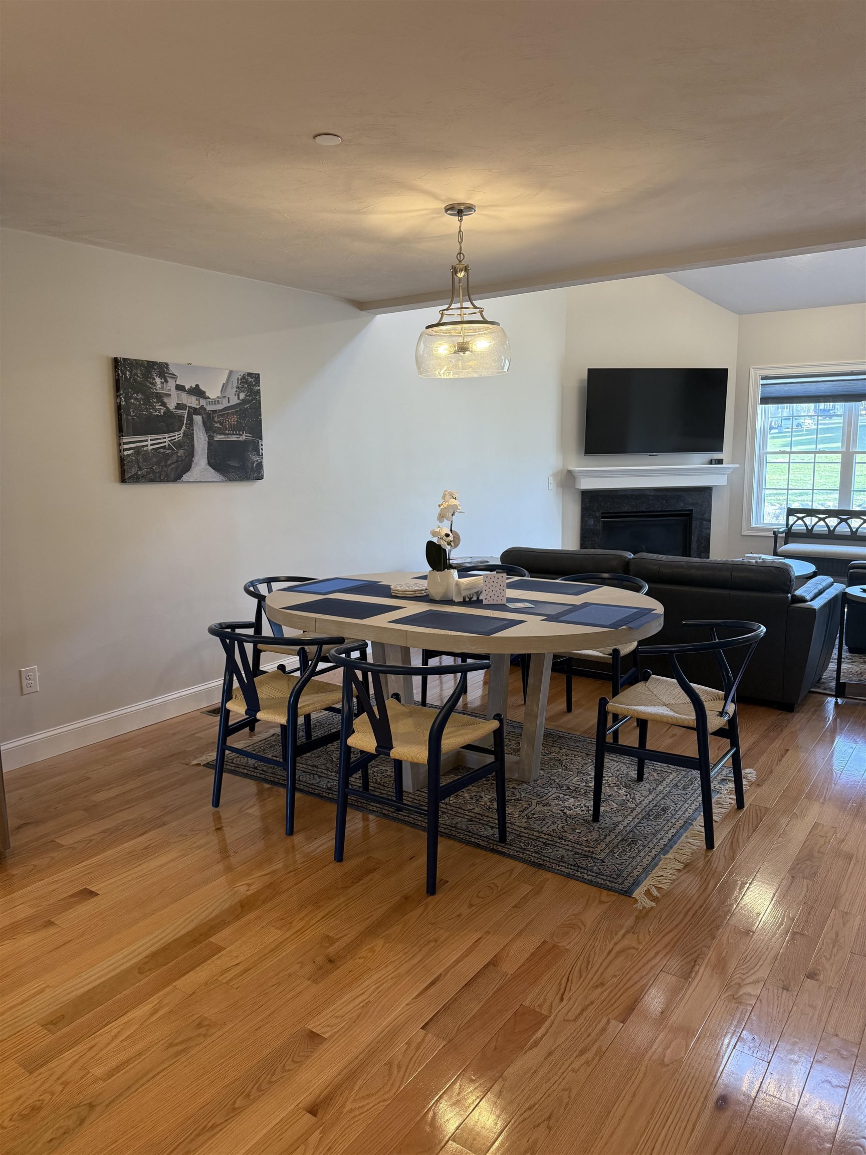 Meredith, New Hampshire 03253, United States, 4 Bedrooms Bedrooms, ,2 BathroomsBathrooms,Residential,Active,230735