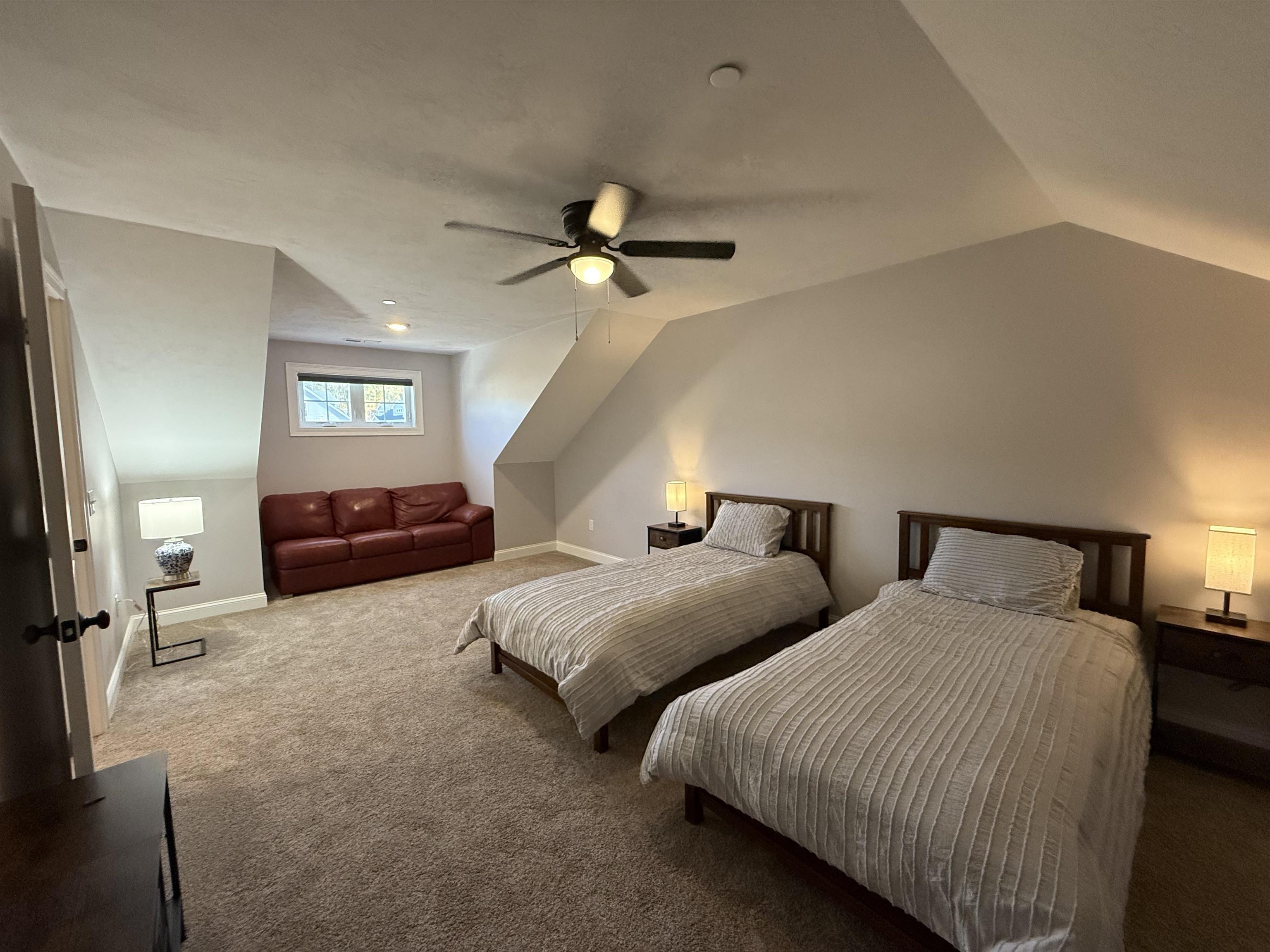 Meredith, New Hampshire 03253, United States, 4 Bedrooms Bedrooms, ,2 BathroomsBathrooms,Residential,Active,230735