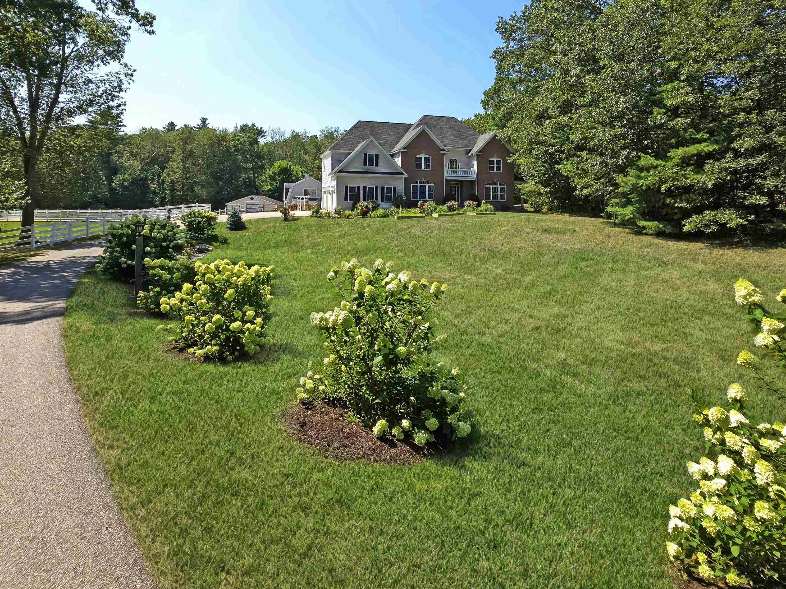 37 Houstons Way
