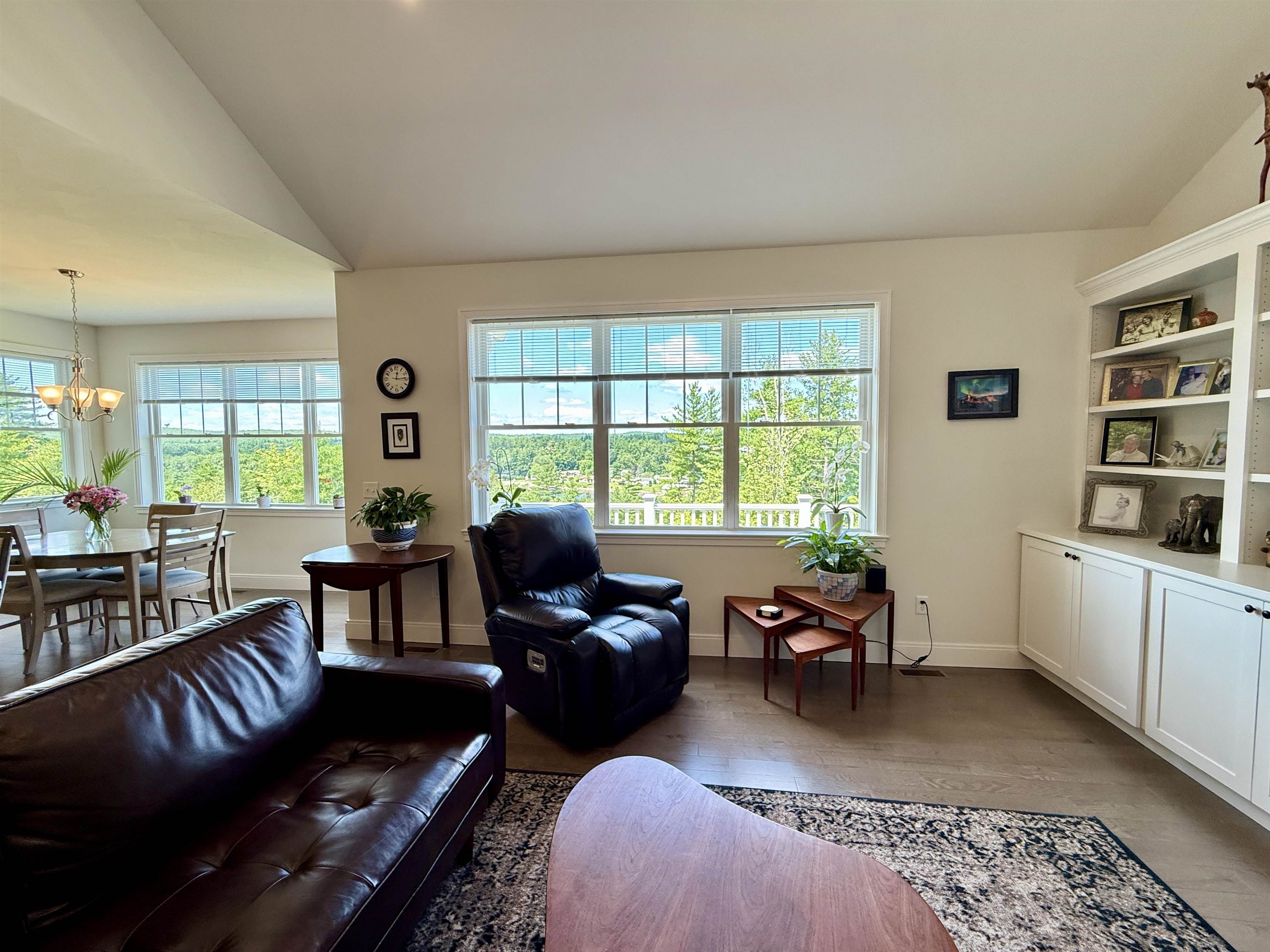 Manchester, New Hampshire 03104, United States, 4 Bedrooms Bedrooms, ,3 BathroomsBathrooms,Residential,Active,165433